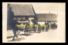 GUERRE 14/18 - PASSAGE DE CANONS DE 75 DANS UN VILLAGE - CARTE PHOTO ORIGINALE - War 1914-18