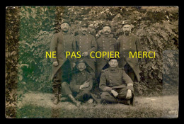 GUERRE 14/18 - MILITAIRES - 35 SUR LES COLS ET LES KEPIS - CARTE PHOTO ORIGINALE - War 1914-18