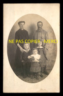GUERRE 14/18 - MILITAIRE ET SA FAMILLE - 101 SUR LE COL - PHOTOGRAPHE GUILLEMINOT, PARIS - CARTE PHOTO ORIGINALE - War 1914-18