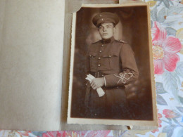 SOIGNIES +MILITARIA: TRES BELLE PHOTO CARTE D'UN MILITAIRE  EN GRANDE TEBUE FAIT CHEZ A.LIBERT 22 RUE DE BRAINE - Soignies