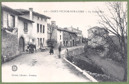 CPA Vue Peu Courante - LOIRE - SAINT VICTOR SUR LOIRE - LA GRAND'RUE -  Animation, Anes Et Brebis - Autres & Non Classés