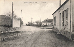 St Sigismond * Rue Et Calvaire Du Village * Café MOREAU - Autres & Non Classés