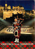 Ecosse - Edinburgh - The Castle Floodlit With Highland Piper In Royal Stuart Tartan - CPM - Voir Scans Recto-Verso - Midlothian/ Edinburgh