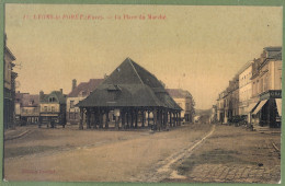 CPA Vue Colorisée & Vernie Peu Courante - EURE - LYONS LA FORET - LA PLACE DU MARCHÉ - La Halle Et Commerces - Lyons-la-Forêt