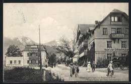 AK Krummhübel /Riesengebirge, Strassenpartie Am Hotel Schneekoppe  - Schlesien