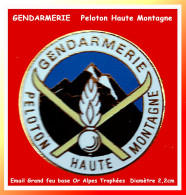 SUPER PIN'S "GENDARMERIE "PRLOTON HAUTE MONTAGNE, émaillé Grand Feu Base Or, Signé Alpes Trophées, Diamètre 2,3cm - Armee