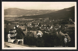 AK Krummhübel /Riesengebirge, Ortsansicht Mit Bergpanorama Aus Der Vogelschau  - Schlesien