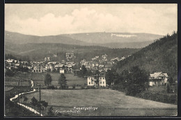 AK Krummhübel /Riesengebirge, Ortsansicht Mit Fernblick Und Landstrasse  - Schlesien