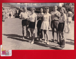 Photo Format CPA 1954 Groupe Jeunes Gens Garçons Filles St Jean De Luz Tenue Sport - Saint Jean De Luz