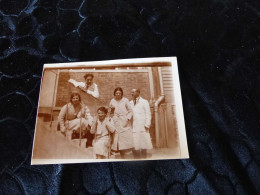 P-535, Photo ,groupe D'étudiantes Et Professeur En Herboristerie,1932 - Personas Anónimos