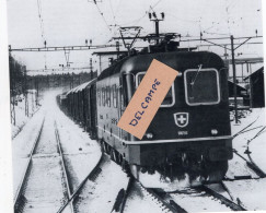 La Locomotive Re 6/6 Et Son Train Traverent La Gare De Berthoud En 1983 - Reproduction - Berthoud
