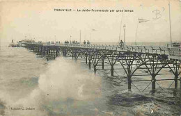 14 - Trouville - La Jetée Promenade Par Gros Temps - Animée - CPA - Voir Scans Recto-Verso - Trouville