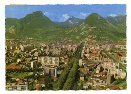 GRENOBLE - Vue Aérienne - Le Cours Jean Jaurès Et Le Massif De Chartreuse - Grenoble