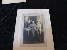 P-552 , Photo De Famille, Soldat Du 137e Régiment, Circa 1920, Photo Midget, Paris - Personas Anónimos