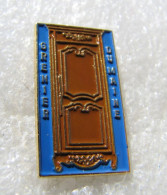 PIN'S    GRENIER  DUMAINE  MEUBLES - Other & Unclassified