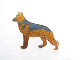 PIN'S     Berger Allemand    Email Grand Feu  SEGALEN COLLECTION - Tiere