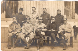 Carte Photo D'officiers Et De Sous-officiers Francais Se Reposant A L'arrière Du Front En 1916 ( Guerre 14-18 ) - Krieg, Militär