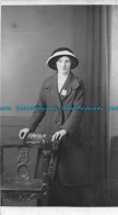 R075462 Woman Wearing A Hat. Old Photography. Gales Studios - World