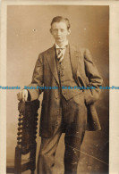 R075478 Man. Old Photography. Sales Studios - World