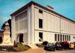 61 - Remalard - Salle Des Fêtes Et Le Monument Aux Morts - Remalard