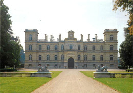 77 - Ferrières - Château De Ferrières - Façade Française. Le Porche Central  Surmonté D'un Fronton à L'horloge  Est Une  - Autres & Non Classés