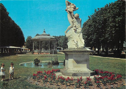 47 - Agen - Le Jardin Du Gravier - Sculpture De Femme Aux Seins Nus - Fleurs - CPM - Voir Scans Recto-Verso - Agen