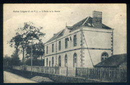 CPA - (35) Saint Léger - L'Ecole Et La Mairie - Andere & Zonder Classificatie