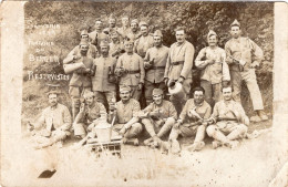 Carte Photo D'une Section De Soldats Francais ( Des Reserviste ) Au Camp De La Fontaine Du Berger Vers 1920 - Guerra, Militari