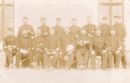 Carte Photo D'officiers Francais Du 12 é Régiment D'infanterie  Posant Dans  Leurs Caserne En 1905 - Guerra, Militares