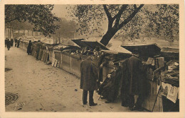 CPA France Paris Old Book Sellers On The Quai Malaquais - Multi-vues, Vues Panoramiques