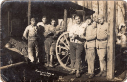 Carte Photo De Soldats Francais A Coté D'une Cuisine Roulante Au Camp De Bitche En 1923 - Guerra, Militares