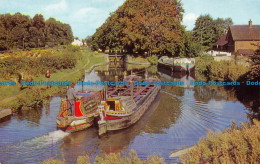 R076614 A Pair Of Narrow Boats On The Grand Union Canal. Near Kings Langley. Sal - World