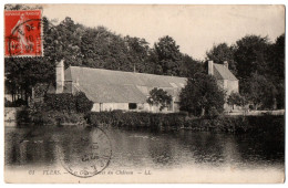 CPA 61 - FLERS (Orne) - 61. Les Dépendances Du Château - LL - Flers