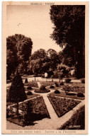 CPA 03 - VICHY (Allier) - Dans Les Grands Parcs. Jardins à La Française - Vichy