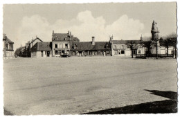 CPA 41 - DROUE (Loir Et Cher) - Place De La République Et Monument - Droue