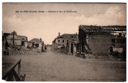 CPA 02 - LA FERE Dévastée (Aisne) - Casernes Et Rue De L'Esplanade - Soissons