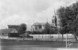 Garches * Le Stade Léo Lagrange Et L'église * Stadium Sport - Garches