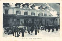 Chamonix * Traineaux En Gare De Chamonix * Attelage * Ligne Chemin De Fer - Chamonix-Mont-Blanc