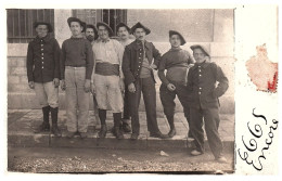 Groupe De CHASSEURS ALPINS  Au Repos Avec Tenues Différentes - Guerre, Militaire