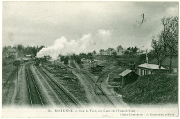 53 - T17811CPA - MAYENNE - Sur La Voie - En Gare  Ouest - Etat - Très Bon état - MAYENNE - Mayenne