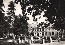 FONTAINEBLEAU : LE PALAIS - Fontainebleau