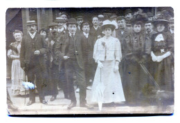 Carte Photo De Femmes élégante Et D'hommes élégant Dans La Rue D'une Ville Vers 1905 - Anonyme Personen