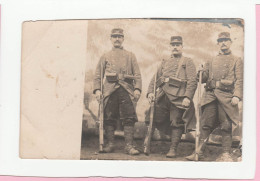 CARTE PHOTO GROUPEMENT DE SOLDATS - Photographs