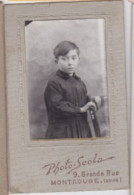 Photo C D V  Montrouge Portrait D'un Jeune Garçon En Ecolier  Photo Scola Montrouge Réf 30433 - Identified Persons