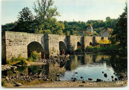 LE MOUTIER D'AHUN Le Pont Romain Et L'église   RR 1242 - Moutier D'Ahun