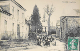 CPA . - [80] Somme > PERNOIS > Rue Mulot - Belle Animation - TBE - Autres & Non Classés