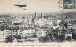 CPA . - [64] Pyrénées-Atlantiques > PAU > Vue Générale Vers L'Eglise St-Jacques - Appareil Blériot Sur La Ville - TBE - Pau