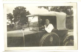 Photo Sur Carton Jeune Femme Dans Automobile à Identifier, Cyclecar - Auto's