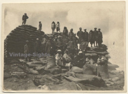 Algeria?: French Colonial Soldiers & Locals At Sandbag Defensive Position (Vintage Photo 1921) - War, Military