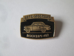 Insigne Russe Vers 1970 Avec Voiture Moskvich 402/Russian Badge 1970s With Moskvich 402 Car,size=27x20 Mm - Autres & Non Classés